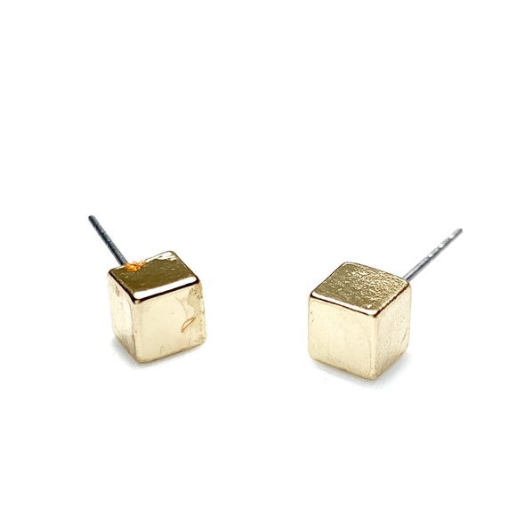 New without tags! Gold cube stud earrings - Picture 1 of 3